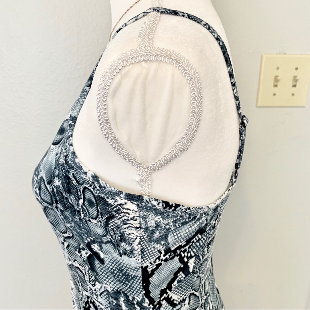 Snake printed spaghetti strap dress - Picture 5 of 7